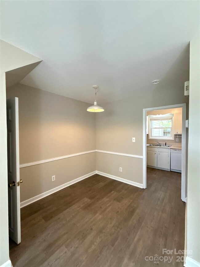 Building Photo - 1613 N Sharon Amity Rd