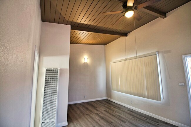 Foto del edificio - 6612 Selfland Ave