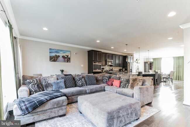 Foto del edificio - 5325 Manor Park Dr
