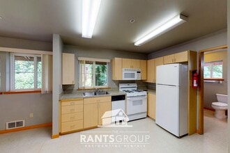 Building Photo - 1421 W Bay Dr NW
