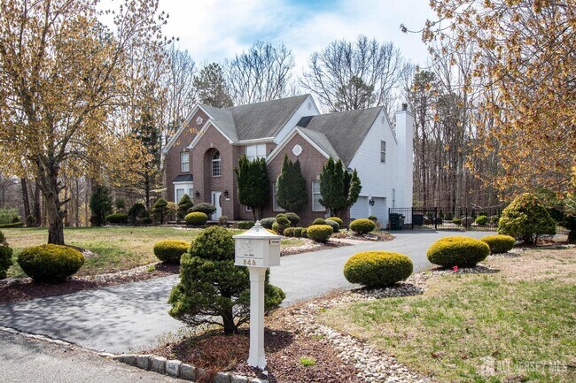 Building Photo - 845 Woodbury Dr