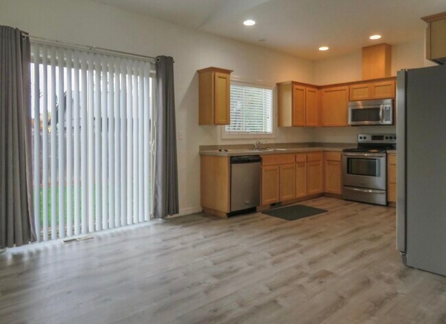 Building Photo - 758 Meadowlawn Pl