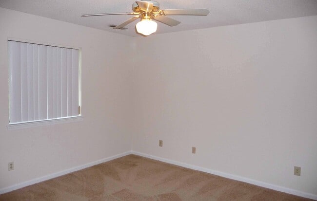 Building Photo - 522 S Kerr Ave