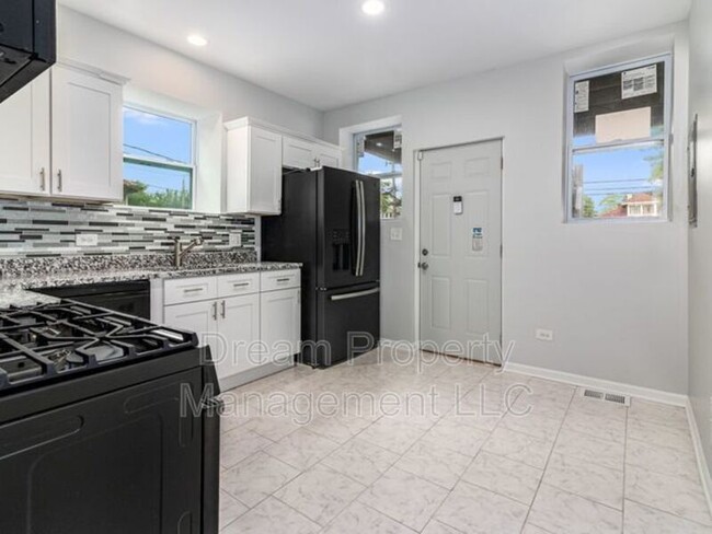 Foto del edificio - 6406 S Maplewood Ave