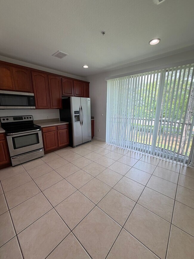 Building Photo - Three-story townhome for rent