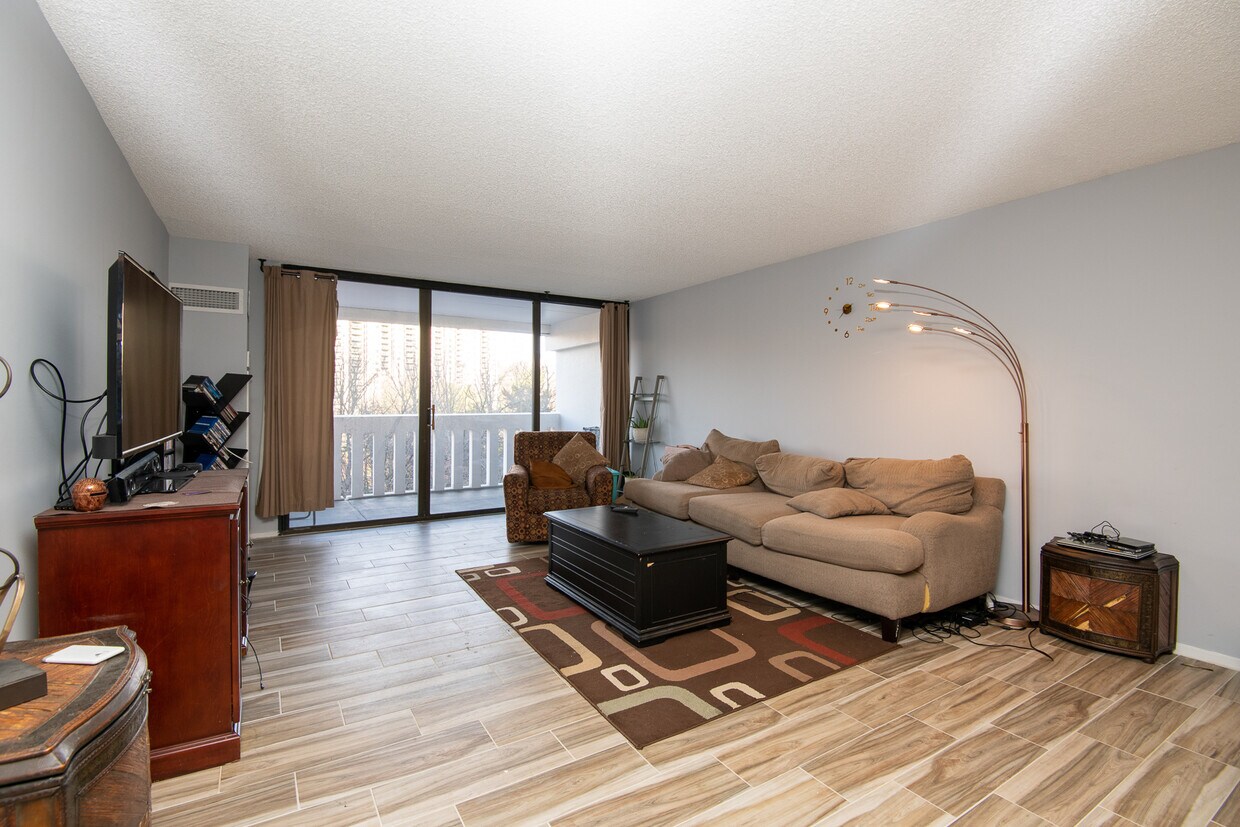 Foto principal - 6101 Edsall Rd