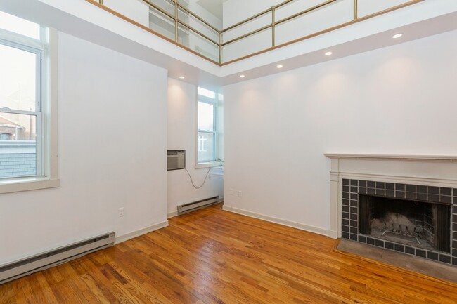 Building Photo - 515 Trinity Pl