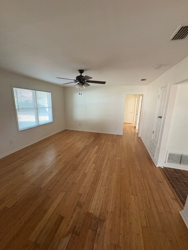 Building Photo - 439 E Rutgers Loop