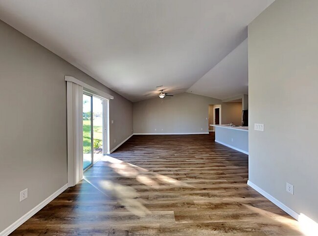 Building Photo - 25369 Doredo Dr