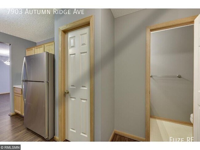 Foto del edificio - 7903 Autumn Ridge Ave