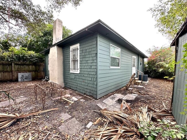 Building Photo - 2101 Ponce de Leon Ave