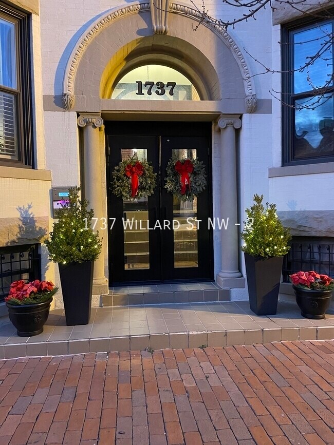 Building Photo - AWESOME RENOVATED 1BR/1BA CONDO UNIT IN BO...