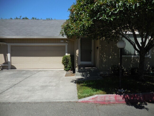 Foto del edificio - Spacious 2-Bedroom, 2-Bath Single-Story Du...