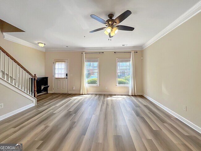 Foto del edificio - 1232 Harris Commons Pl