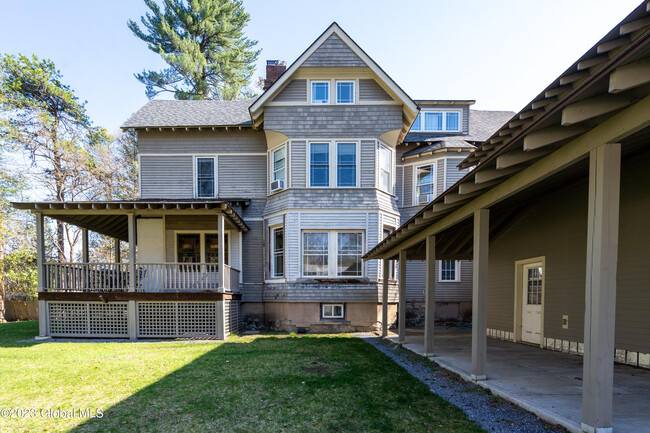 Building Photo - 9 Spa Cir