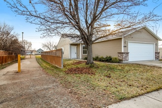 Building Photo - 6990 S Boysenberry Ave