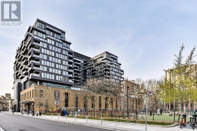 Building Photo - 505 Richmond St W