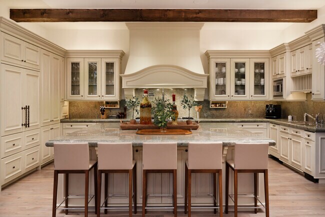 Building Photo - 353 Pfister Dr