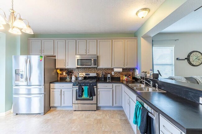 Foto del edificio - 564 Summer Tree Loop