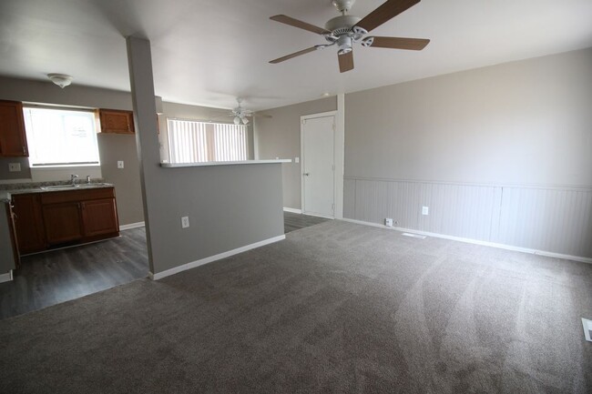 Building Photo - Romulus Home for Rent