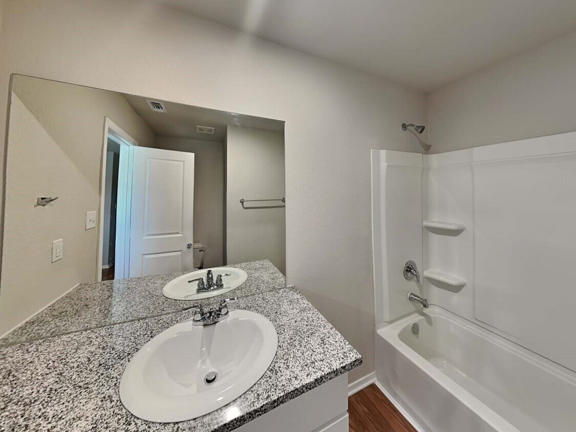 Foto del edificio - 5521 Verdugos Pl