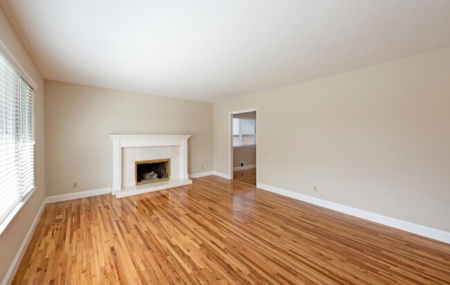 Building Photo - Beautiful 4BR/2BA Home in Outstanding West...