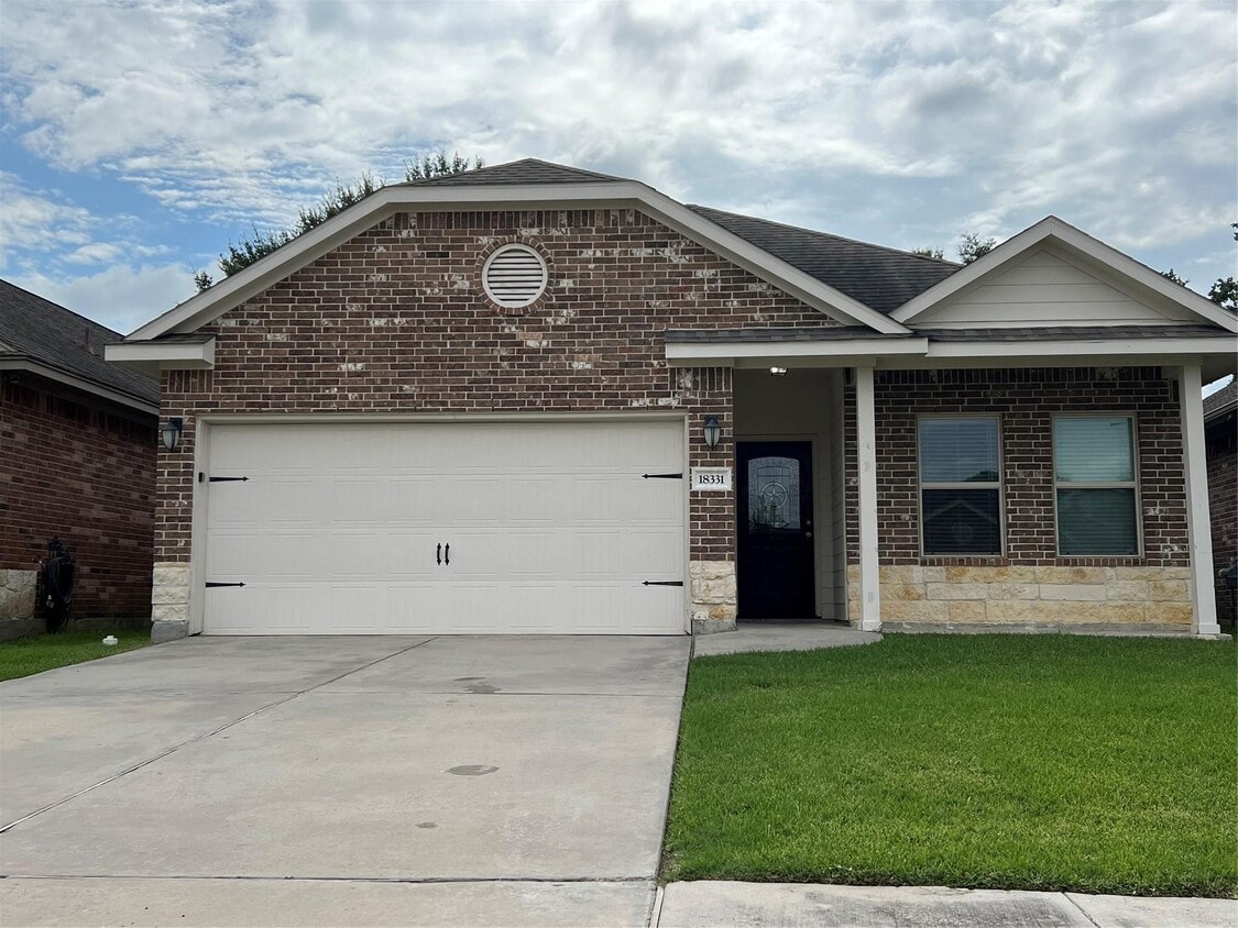 Foto principal - 18331 Hillingdon Ln