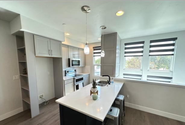 Building Photo - 1514 W River St