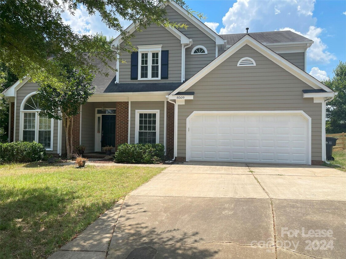 Foto principal - 8509 Netherfield Ct