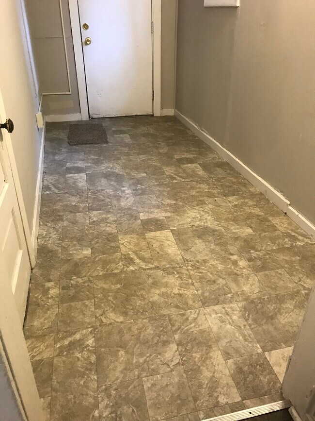 Building Photo - 1828 Buchanan Ave SW