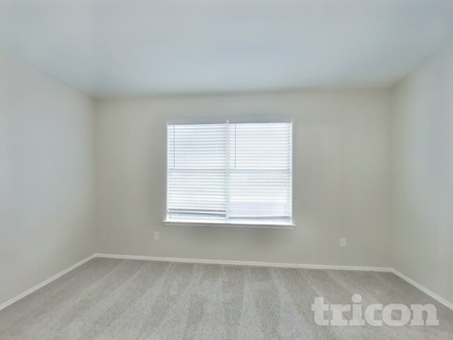 Building Photo - 8227 Radial Ct