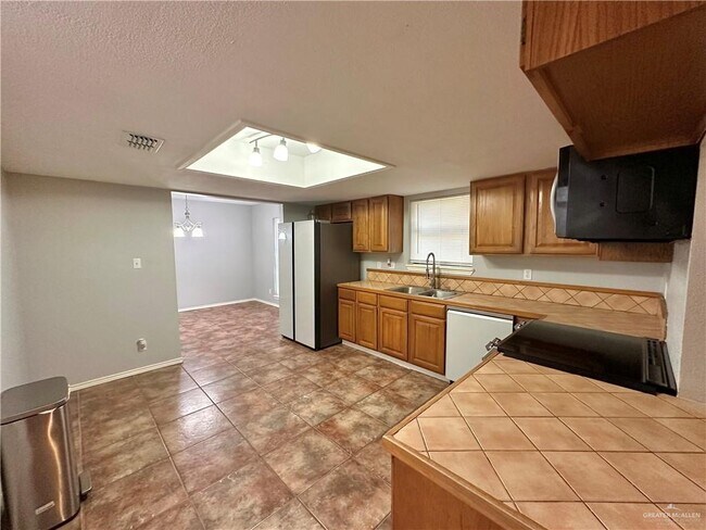 Foto del edificio - 1712 Oaks Rd