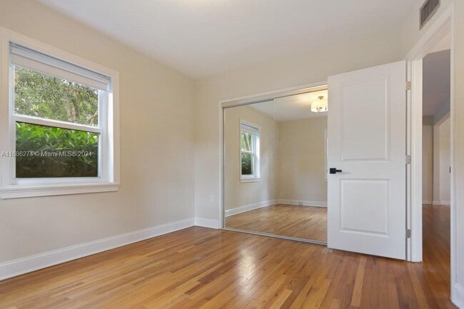 Building Photo - 5450 SW 76th St