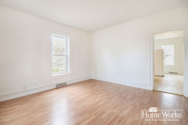 Foto del edificio - 415 E Broadway St