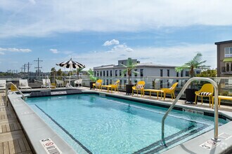 Building Photo - Martin on Main