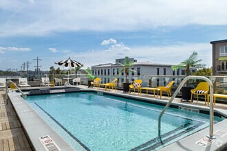 Building Photo - Martin on Main