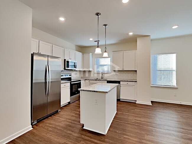 Foto del edificio - 172 Landsdown Xing