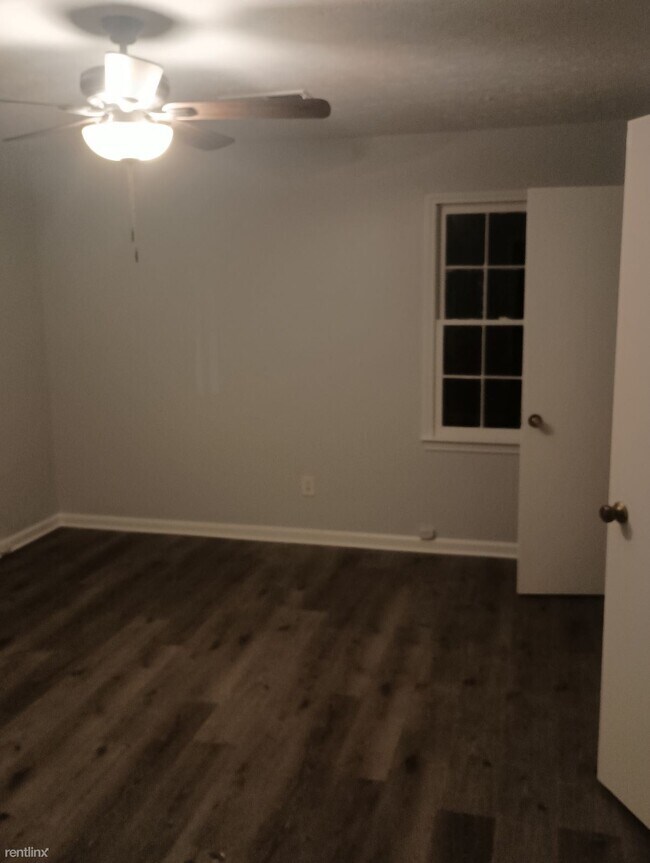 Building Photo - 2 br, 1 bath Duplex - 9255 Cedar Ridge Dri...