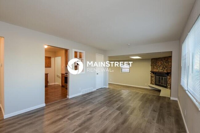 Building Photo - 4 Bedroom Pet-Friendly Home in NORTHGLENN,...