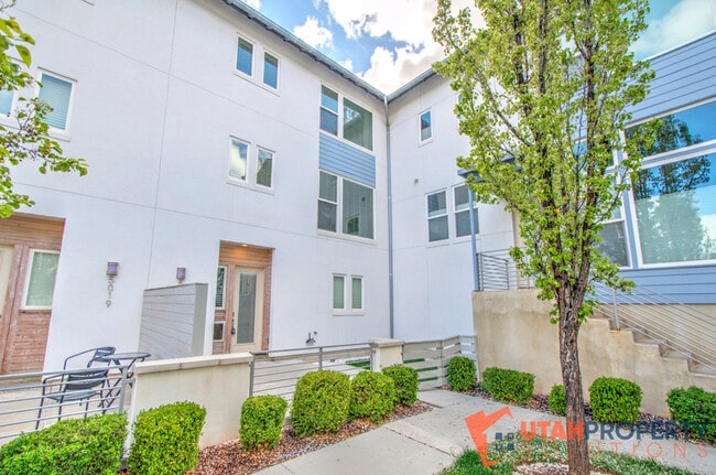 Building Photo - 5021 W Daybreak Pkwy