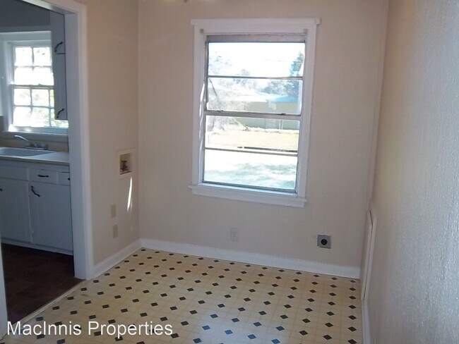 Building Photo - 2 br, 1 bath House - 1406 N Lake St
