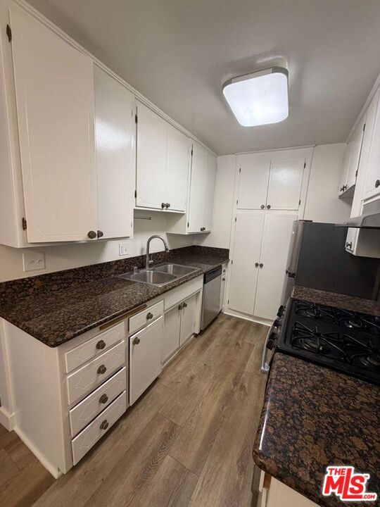 Foto del edificio - 848 S Holt Ave