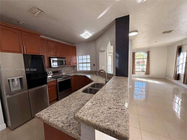 Foto del edificio - 2804 NW 7th Ct