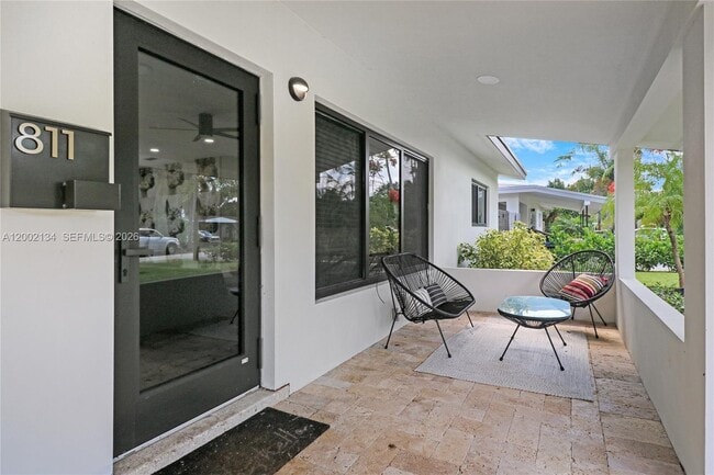 Foto del edificio - 811 NE 17th Ct