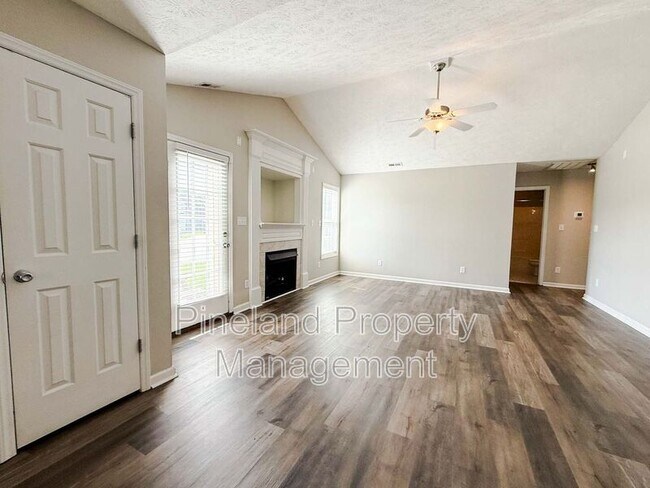 Building Photo - 225 Shakerstone Dr