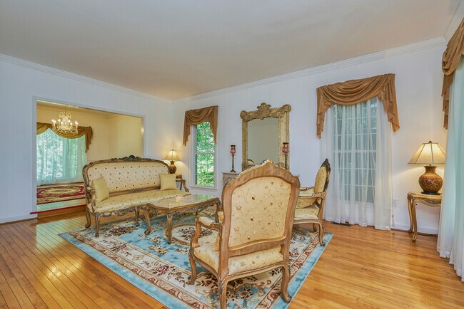 Building Photo - 2 Royal Dominion Ct