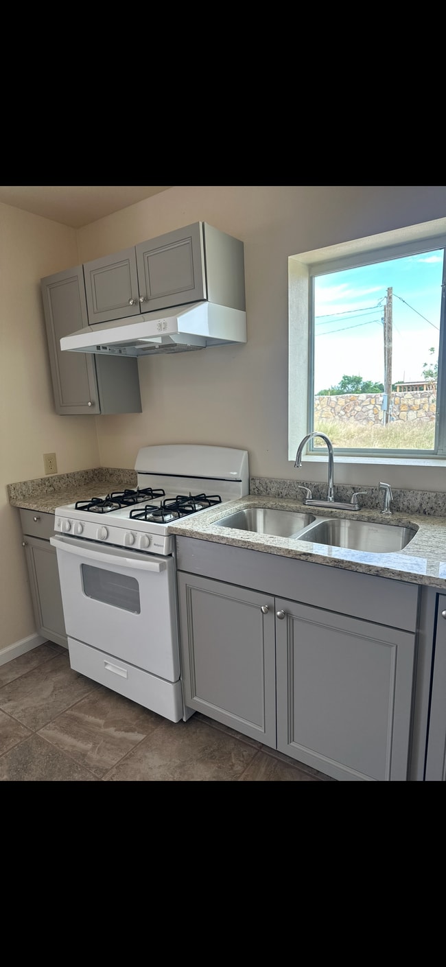 Building Photo - 301 Alamosa