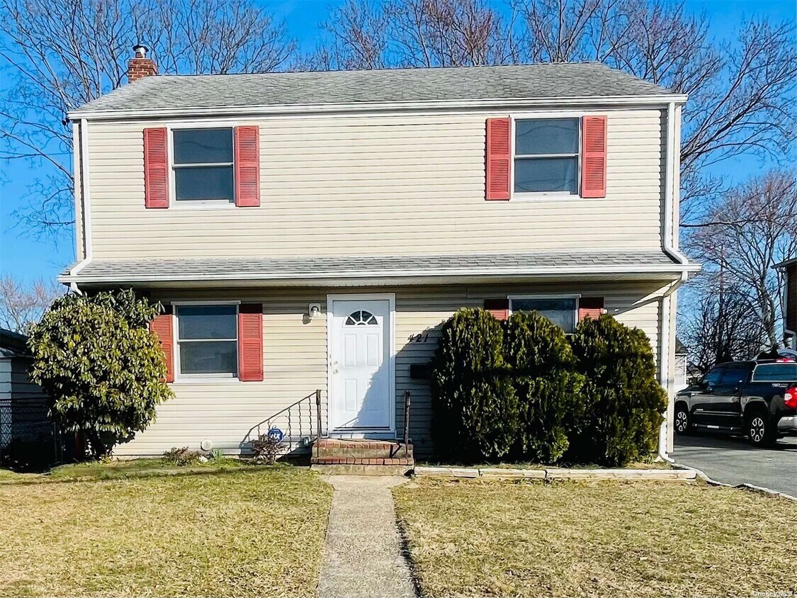 421 Staples St, Farmingdale, NY 11735 House Rental in Farmingdale, NY