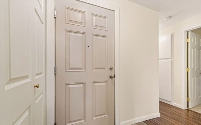 Building Photo - Beautiful 2 bedroom Condo in Kirkland!!