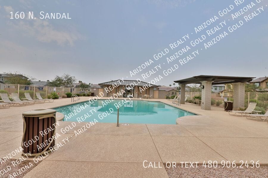 Primary Photo - 160 N. Sandal-